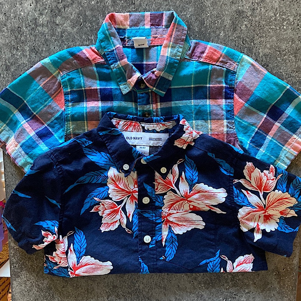 Old Navy Bundle 2 Shortsleeve Button down Shirts Size 4T